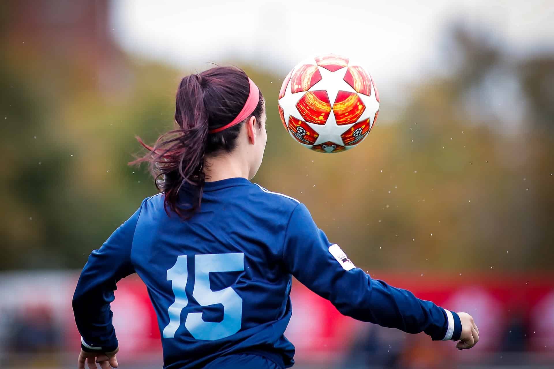 Play like a girl: chegou a década do futebol feminino?